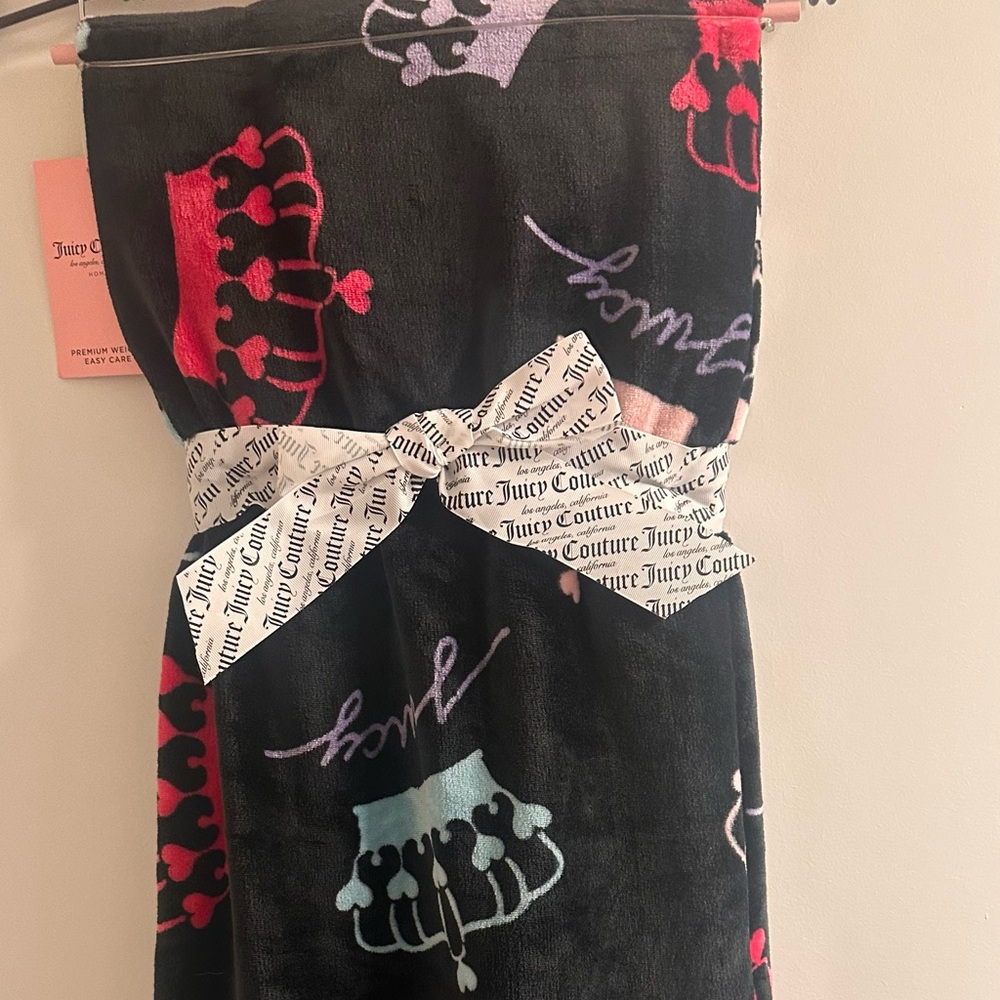 NWT Juicy Couture Plush Throw Blanket | Black Crown Print | 50x60
